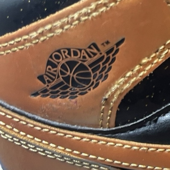 🖤 Nike Air - Black & Metallic Gold High-Top Sneakers – Youth Size 3 - Picture 2 of 4